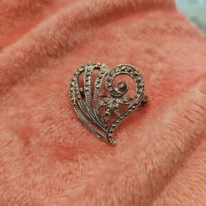 Vintage Silver Tone Heart Brooch Pin Valentine's Day Great Condition